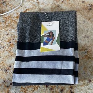 Halara NWT Seamless Stripe Black Heathered Grey Leggings Size Small